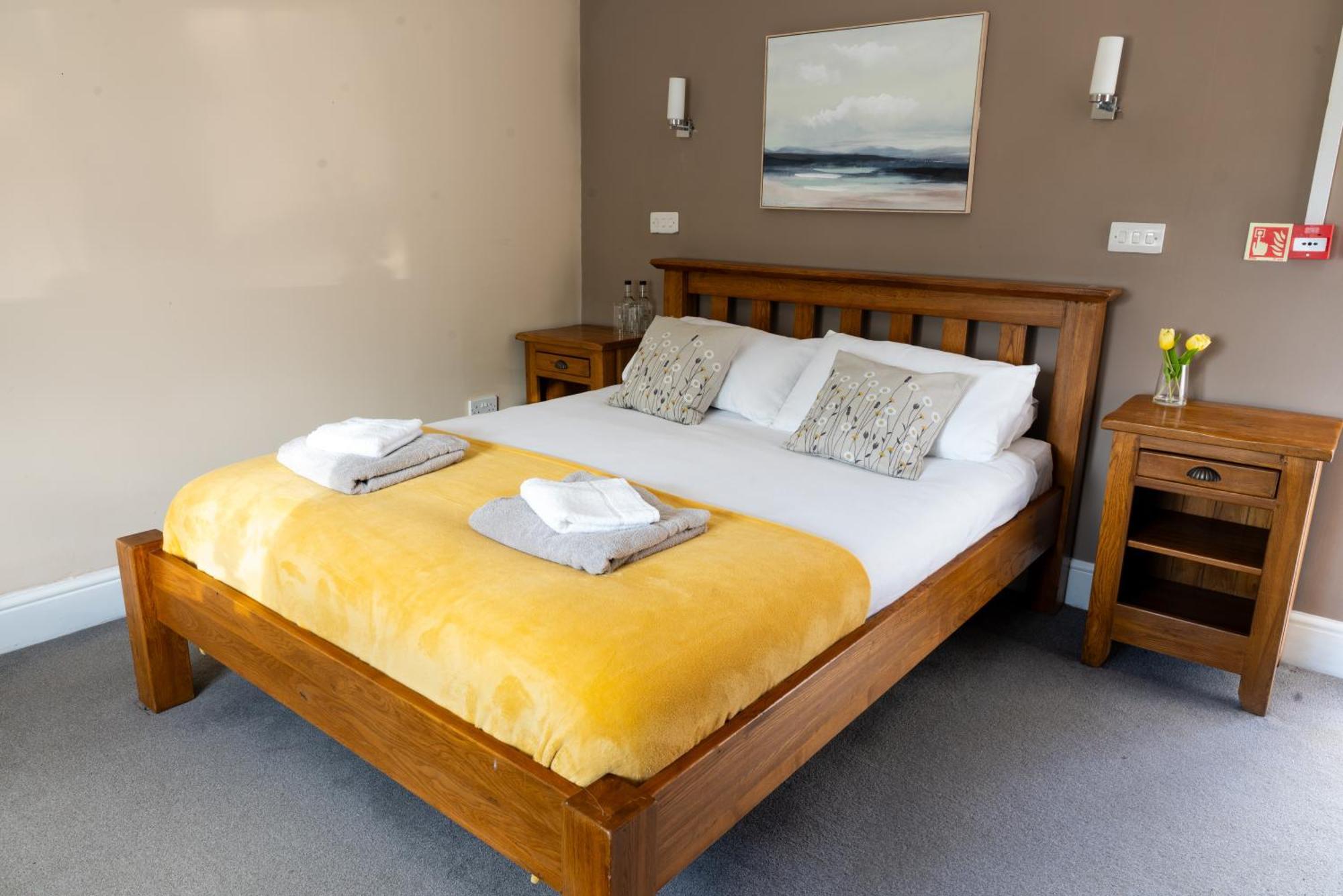 The Gate Hangs High Hotel 3*
